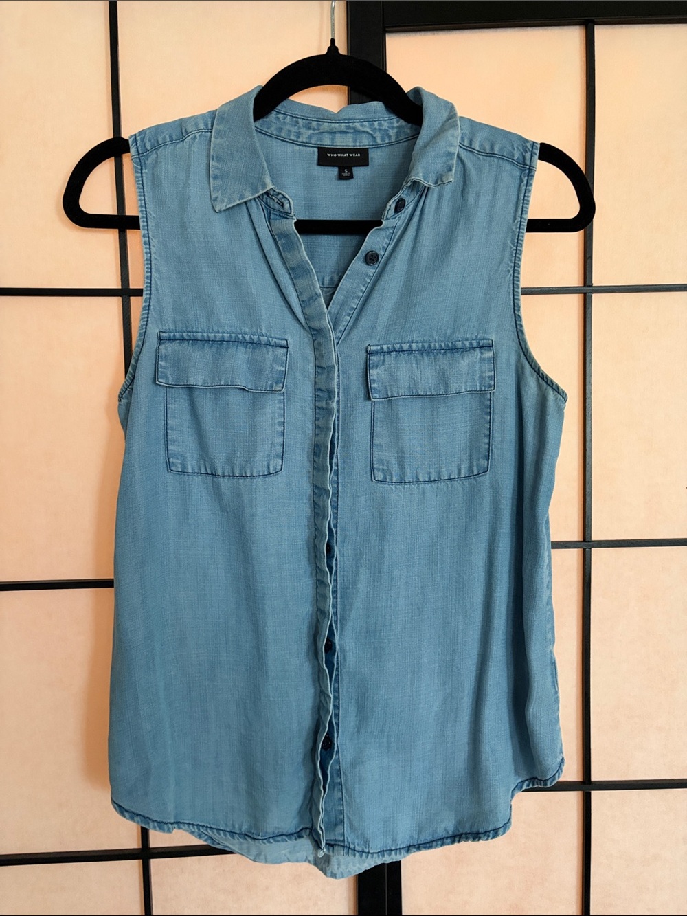 Who What Wear Light Blue Sleeveless Chambray Button-Down Shirt